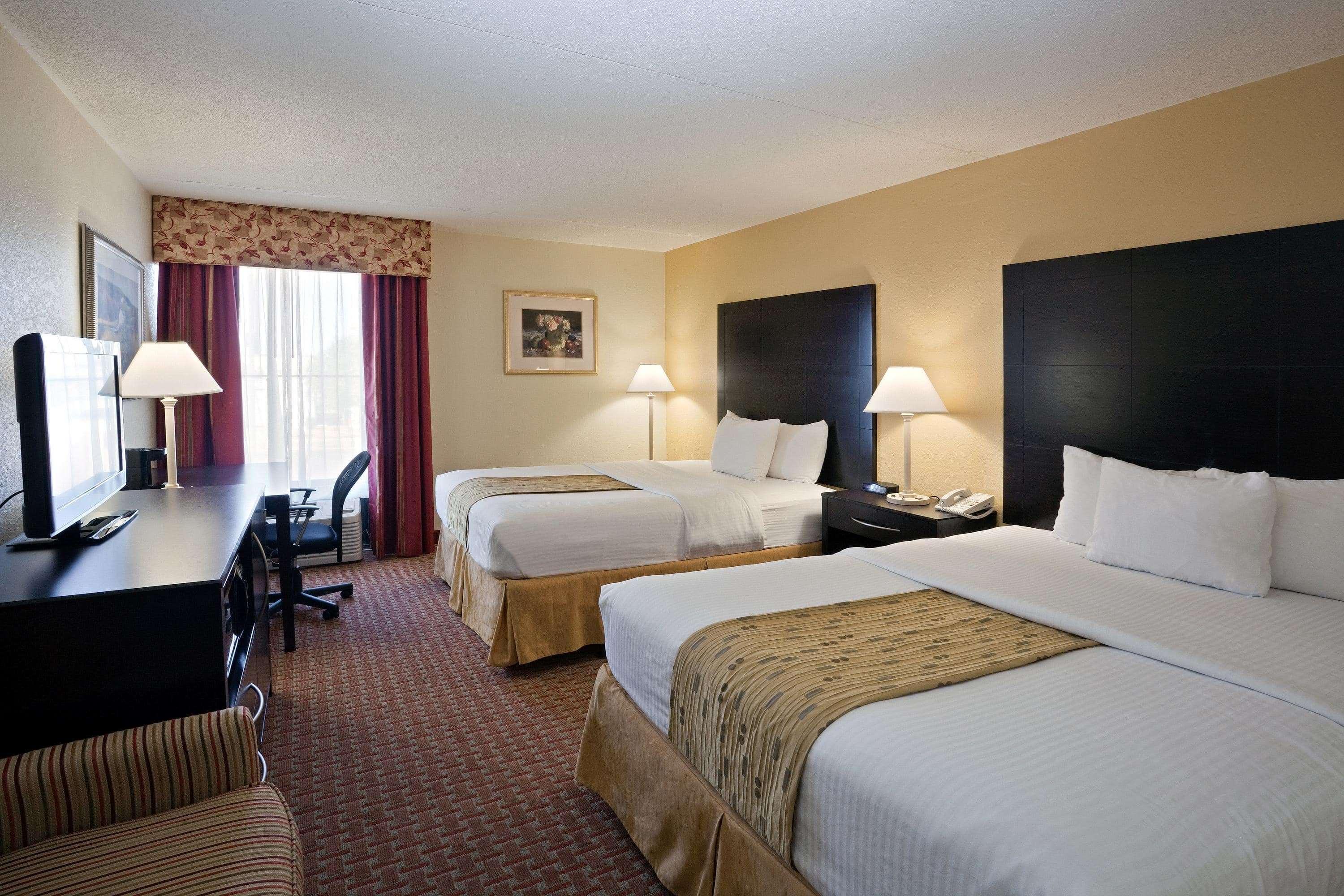 La Quinta By Wyndham Salina Hotel Exterior photo