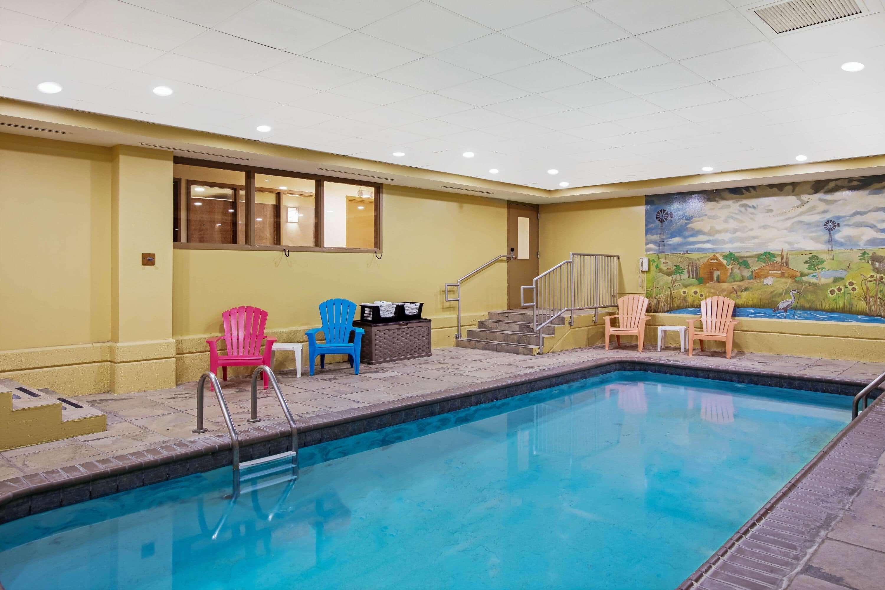 La Quinta By Wyndham Salina Hotel Exterior photo