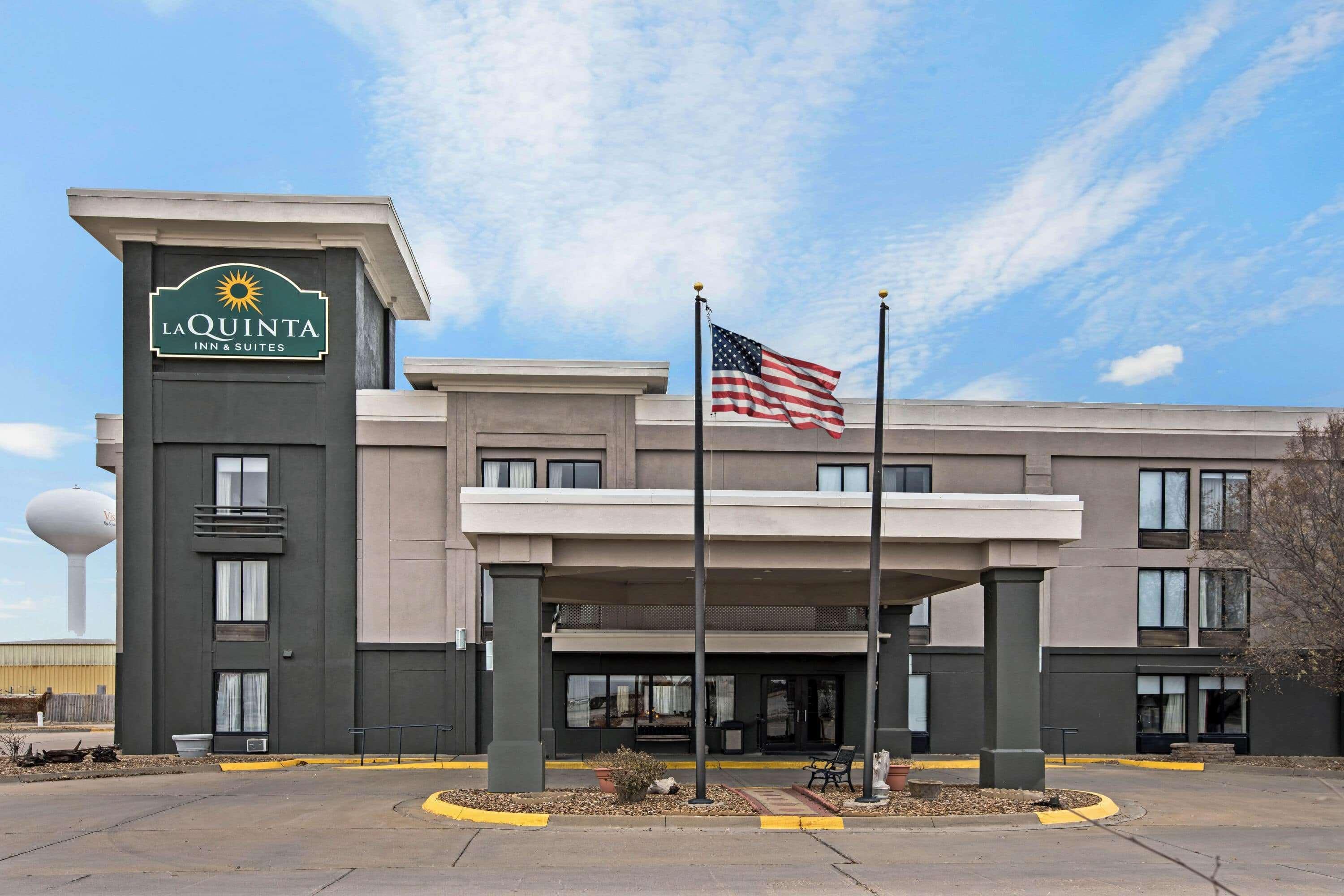 La Quinta By Wyndham Salina Hotel Exterior photo